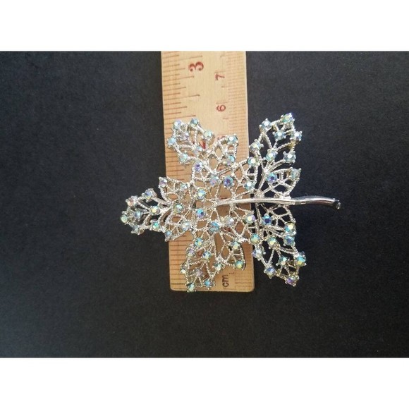 DODDS Rhinestone Maple Leaf Brooch - Picture 7 of 10